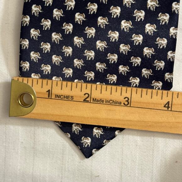 Thailand Men's Deep Navy Hand-Made 100% Silk Tie Elephant Print Eclectic Preppy - Picture 7 of 7